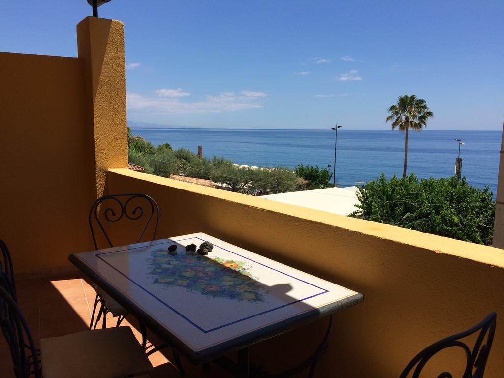 Vila Torre Dei Pirati Letojanni Exteriér fotografie